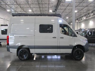 2025 Winnebago REVEL - Photo 14
