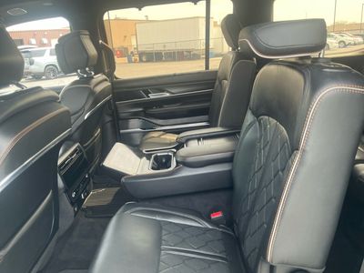 2024 Jeep Grand Wagoneer — photo 16 view