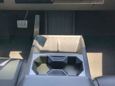2024 Tesla Cybertruck — photo 20 view