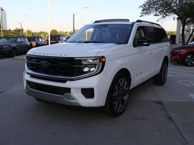 2025 Ford Expedition Platinum in Star White Metallic Tri-Coat — front three-quarter view