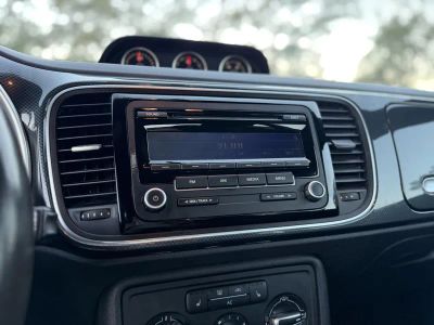 2012 Volkswagen Beetle — photo 19 view
