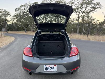 2012 Volkswagen Beetle — photo 12 view