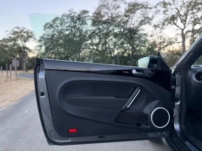 2012 Volkswagen Beetle — photo 18 view