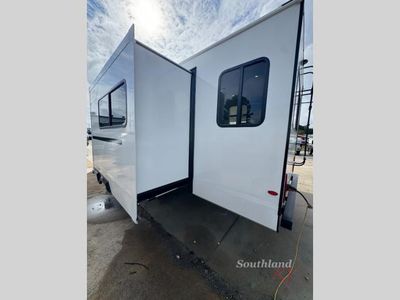 2026 Winnebago Thrive - Photo 8