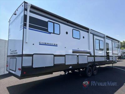 2027 Forest River RV Cherokee Arctic Wolf — photo 9 view
