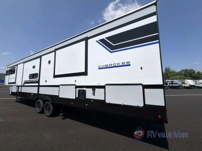 2027 Forest River RV Cherokee Arctic Wolf — photo 7 view