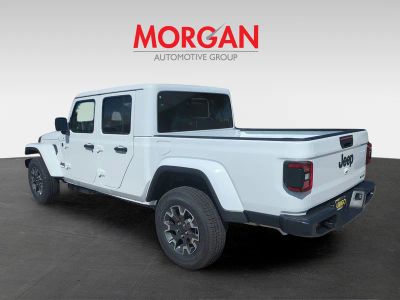 2026 Jeep Gladiator — photo 7 view