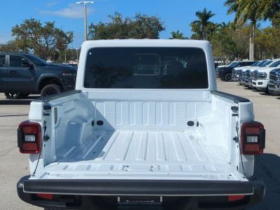 2026 Jeep Gladiator — photo 14 view