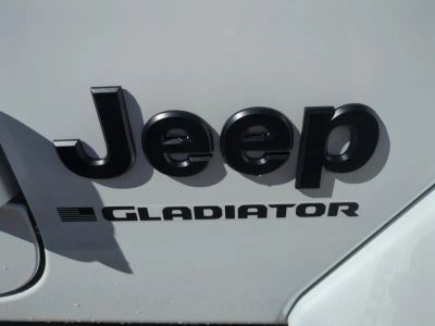 2026 Jeep Gladiator — photo 13 view