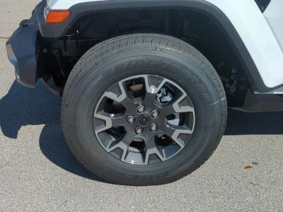 2026 Jeep Gladiator — photo 11 view
