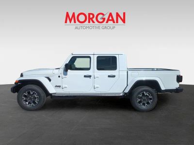 2026 Jeep Gladiator — photo 8 view