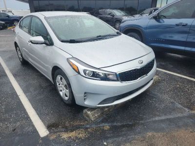 2017 Kia Forte - Photo 2