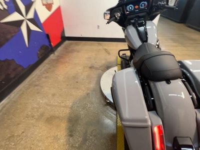 2025 Harley-Davidson FLHX - Street Glide — photo 8 view