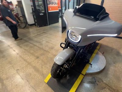 2025 Harley-Davidson FLHX - Street Glide — engine compartment view