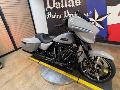 2025 Harley-Davidson FLHX - Street Glide in Billiard Gray — front three-quarter view