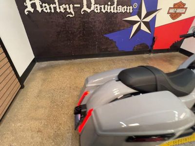 2025 Harley-Davidson FLHX - Street Glide — photo 9 view