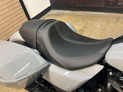 2025 Harley-Davidson FLHX - Street Glide — photo 14 view