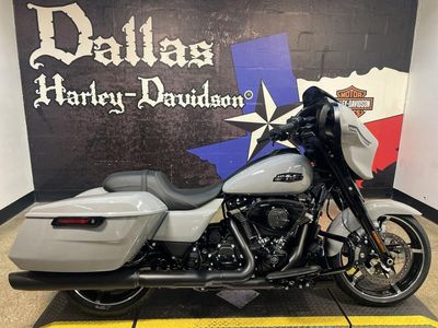 2025 Harley-Davidson FLHX - Street Glide — interior view