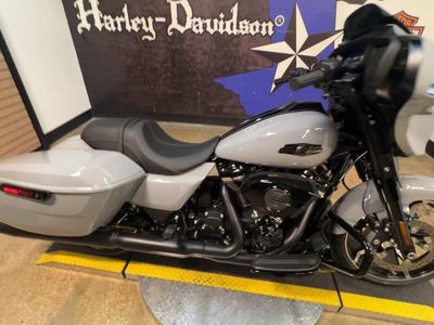 2025 Harley-Davidson FLHX - Street Glide — detail view