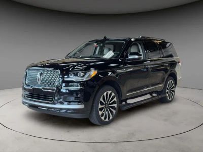 2024 Lincoln Navigator Reserve in Black Metallic — front three-quarter view