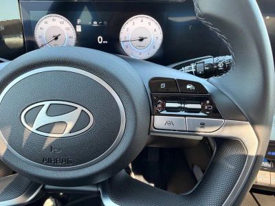 2025 Hyundai Elantra - Photo 17