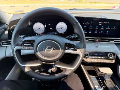 2025 Hyundai Elantra - Photo 14