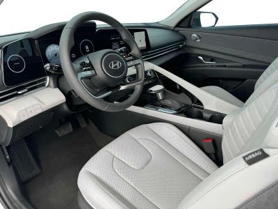 2025 Hyundai Elantra - Photo 50