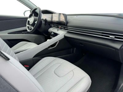 2025 Hyundai Elantra - Photo 51