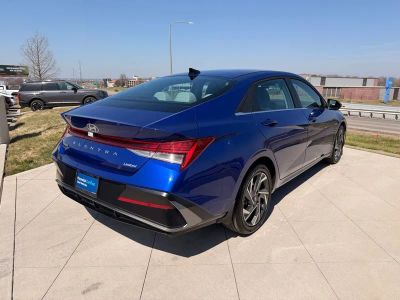 2025 Hyundai Elantra - Photo 5