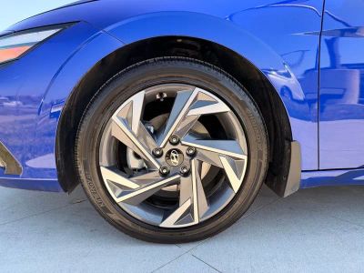 2025 Hyundai Elantra - Photo 10