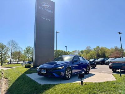 2025 Hyundai Elantra - Photo 1