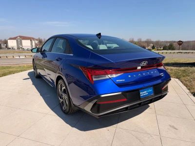 2025 Hyundai Elantra - Photo 3