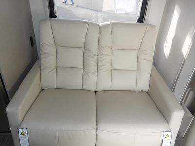 2026 Winnebago Navion - Photo 13