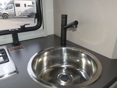 2026 Winnebago Navion - Photo 14