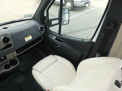2026 Winnebago Navion - Photo 11
