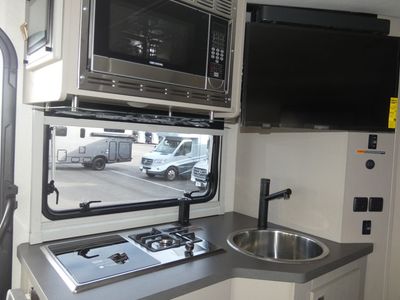 2026 Winnebago Navion - Photo 7