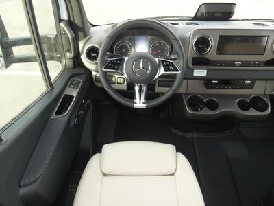 2026 Winnebago Navion - Photo 8