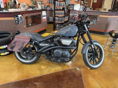 2023 Yamaha Bolt R-Spec — front three-quarter view