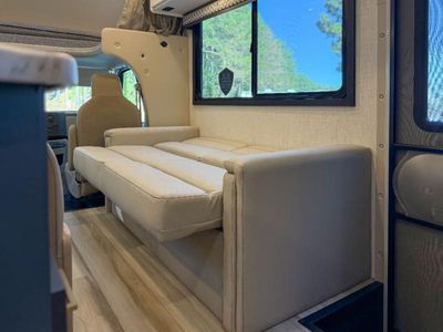 2026 Thor Motor Coach Quantum - Photo 5