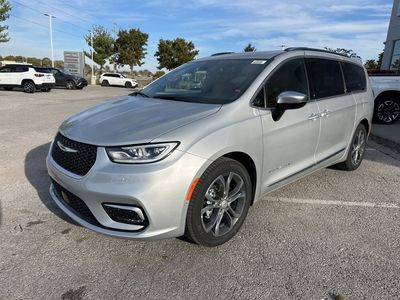 2026 Chrysler Pacifica — photo 10 view