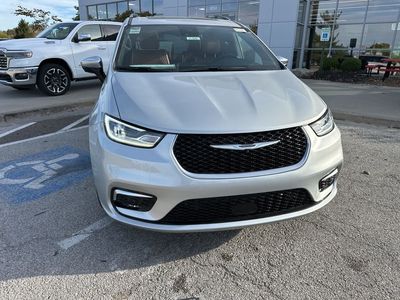 2026 Chrysler Pacifica — photo 7 view