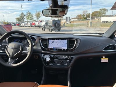 2026 Chrysler Pacifica — photo 13 view
