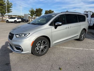 2026 Chrysler Pacifica — photo 11 view