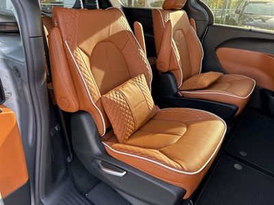 2026 Chrysler Pacifica — photo 14 view
