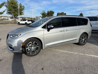 2026 Chrysler Pacifica — photo 9 view