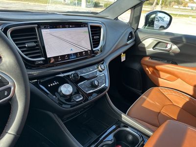 2026 Chrysler Pacifica — photo 15 view