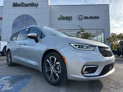 2026 Chrysler Pacifica RUCS53 — front three-quarter view