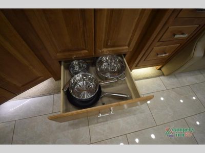 2017 Tiffin Motorhomes Phaeton - Photo 42