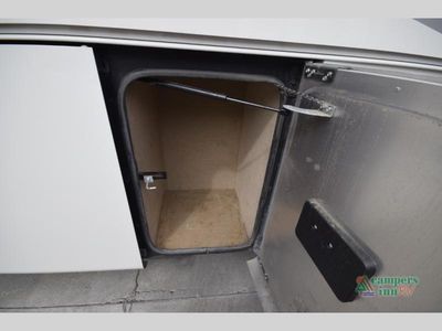 2017 Tiffin Motorhomes Phaeton - Photo 13