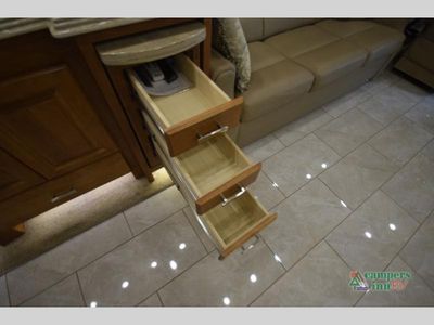 2017 Tiffin Motorhomes Phaeton - Photo 43